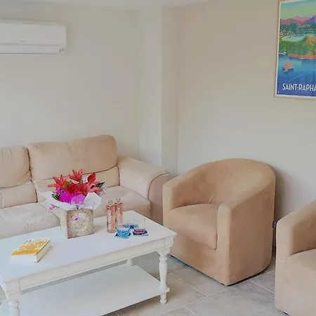 Holiday For 6 With Garden Saint-Raphaël