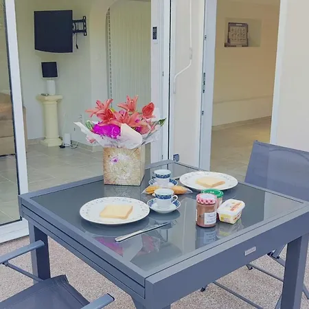 Apartmán Holiday For 6 With Garden